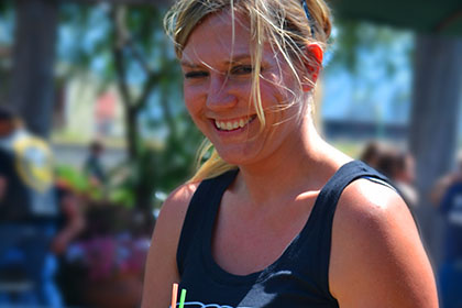 A woman holding a tray of drinks.