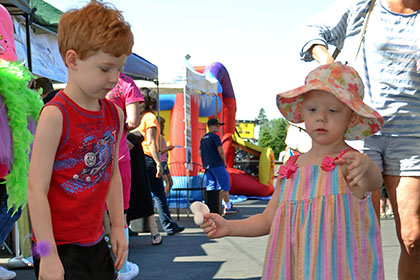 Couple children playing games at the event.